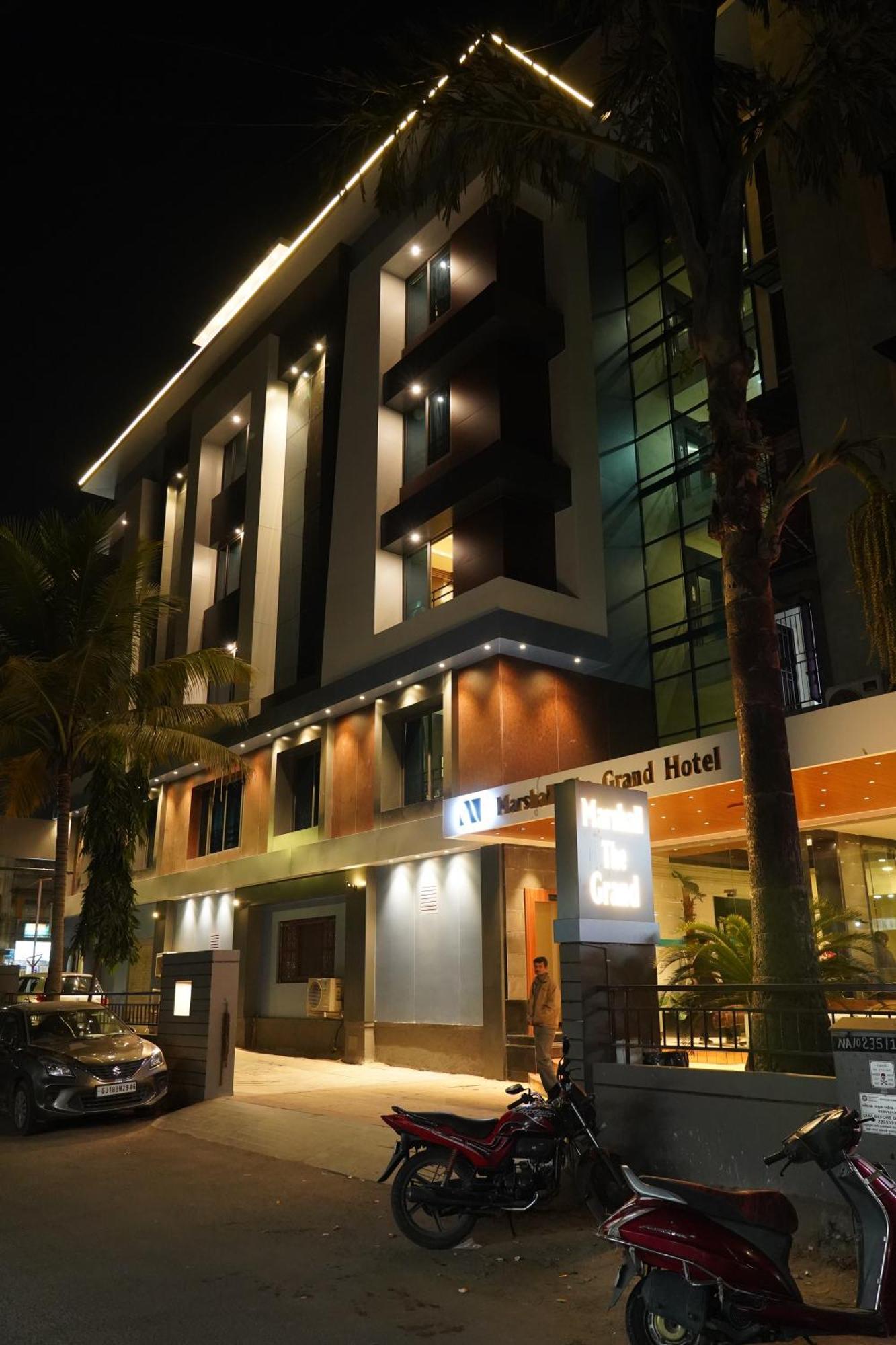 Marshall The Grand Hotel Amhedabad Dış mekan fotoğraf