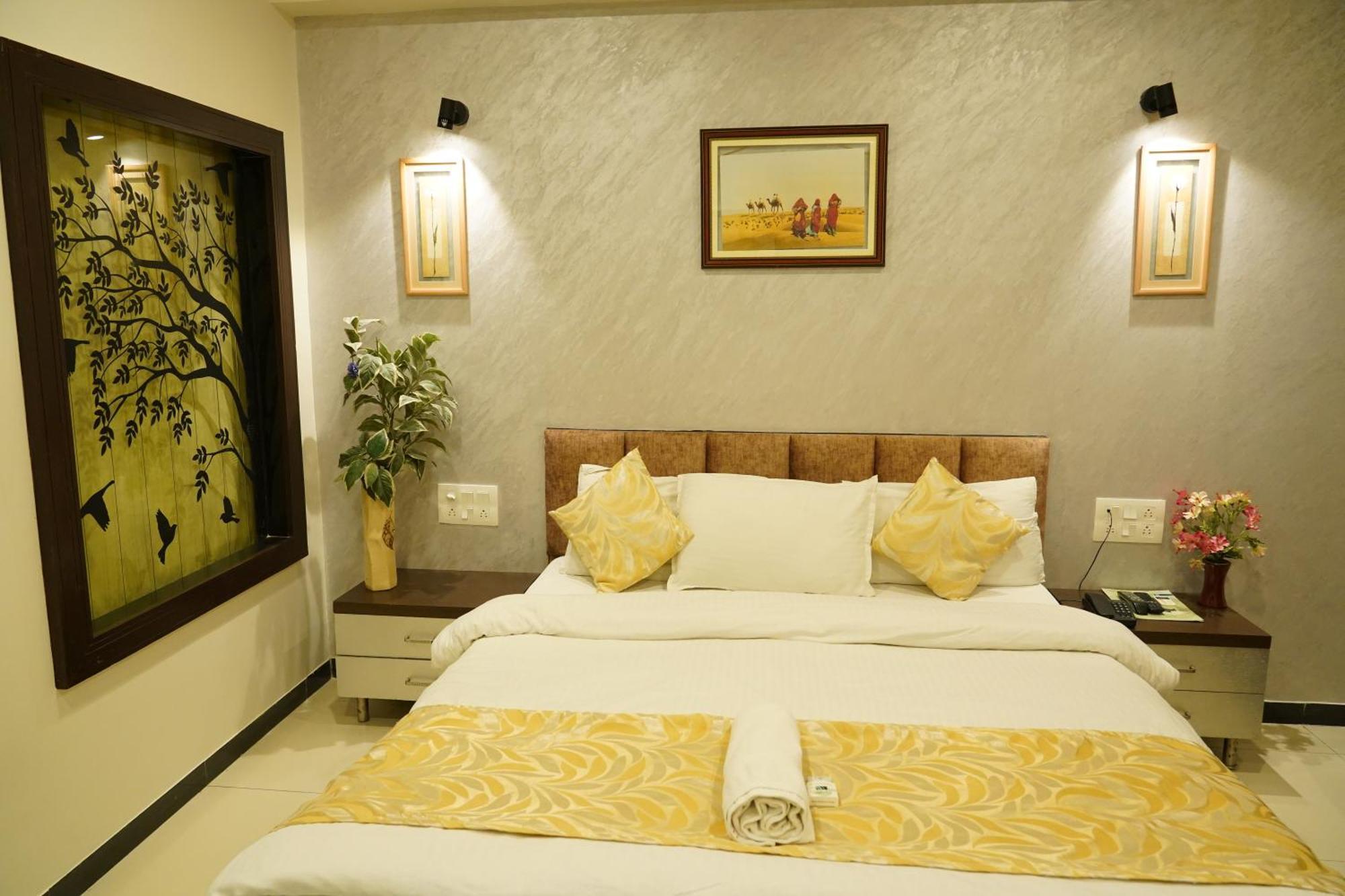 Marshall The Grand Hotel Amhedabad Dış mekan fotoğraf
