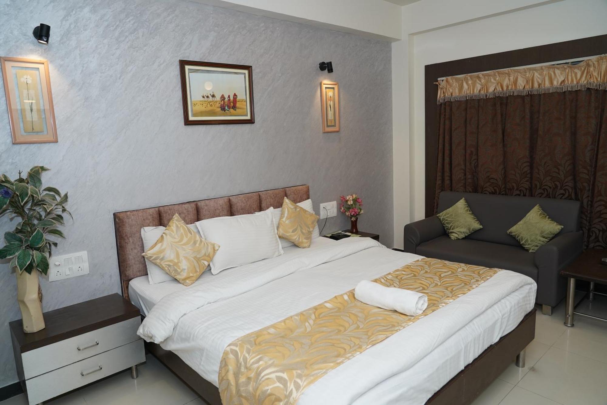 Marshall The Grand Hotel Amhedabad Dış mekan fotoğraf