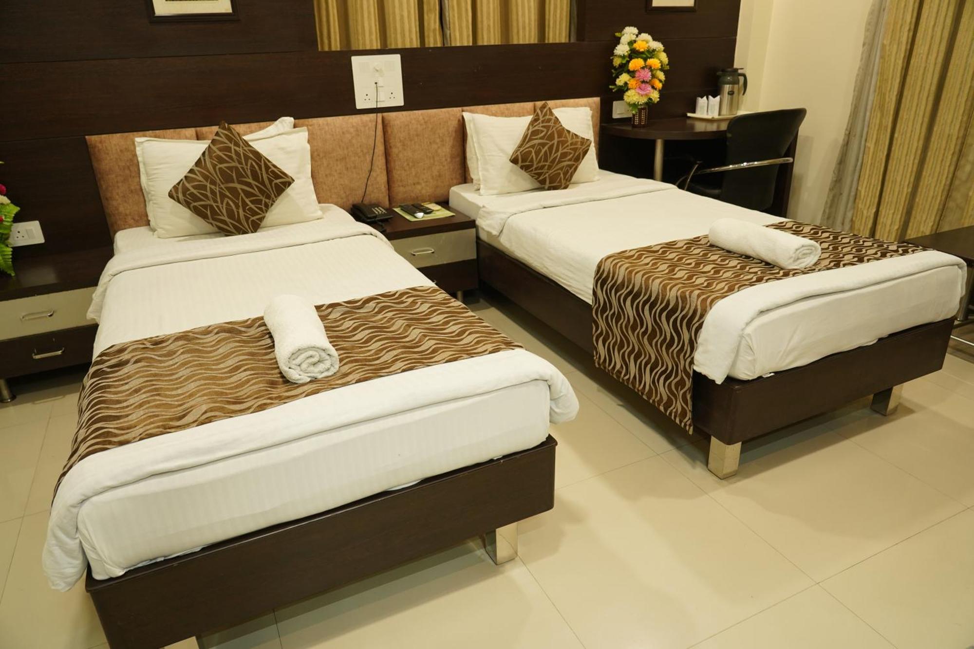 Marshall The Grand Hotel Amhedabad Dış mekan fotoğraf