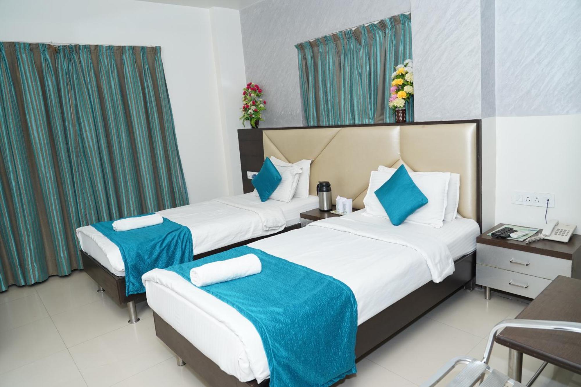 Marshall The Grand Hotel Amhedabad Dış mekan fotoğraf