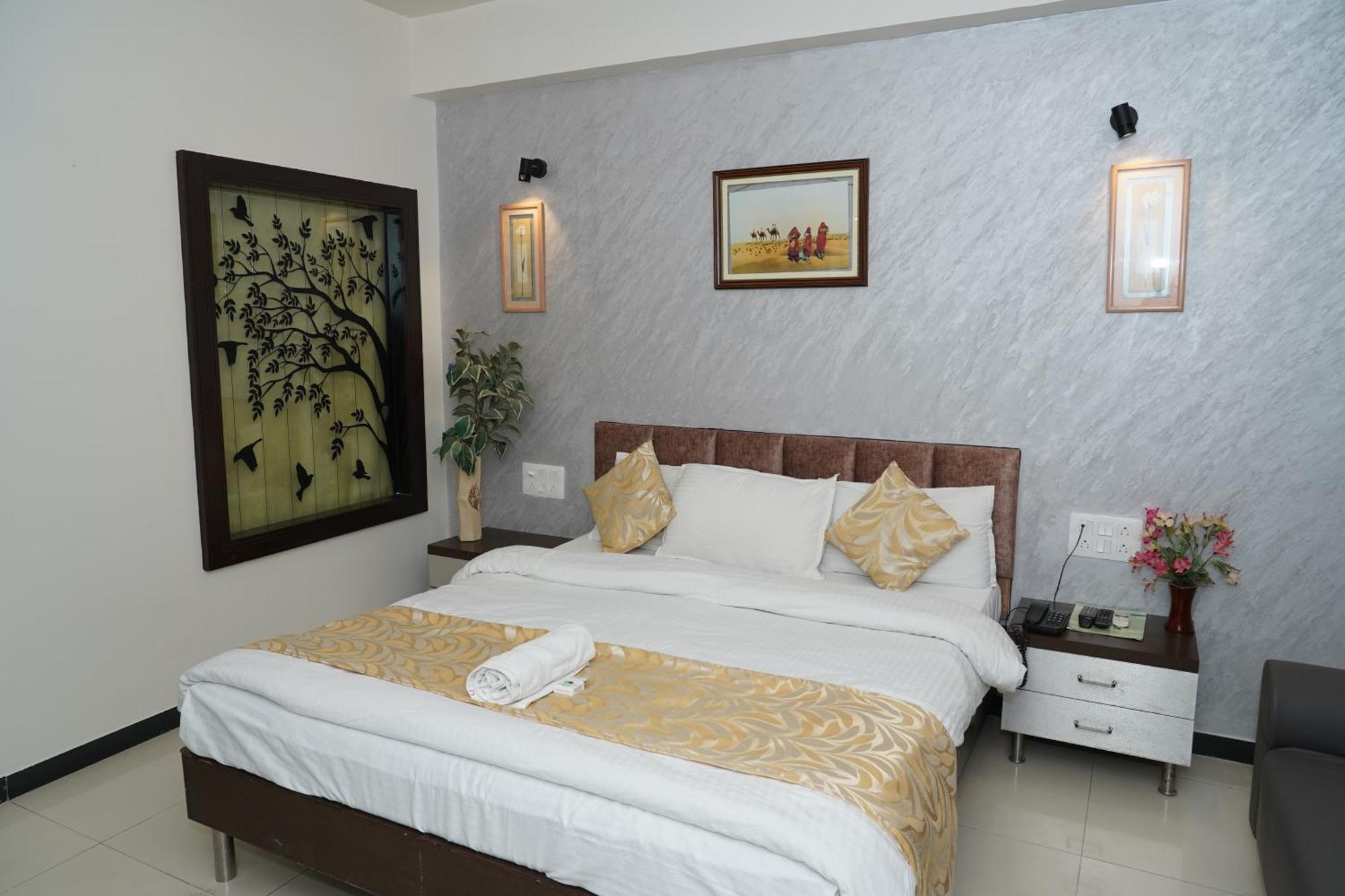 Marshall The Grand Hotel Amhedabad Dış mekan fotoğraf