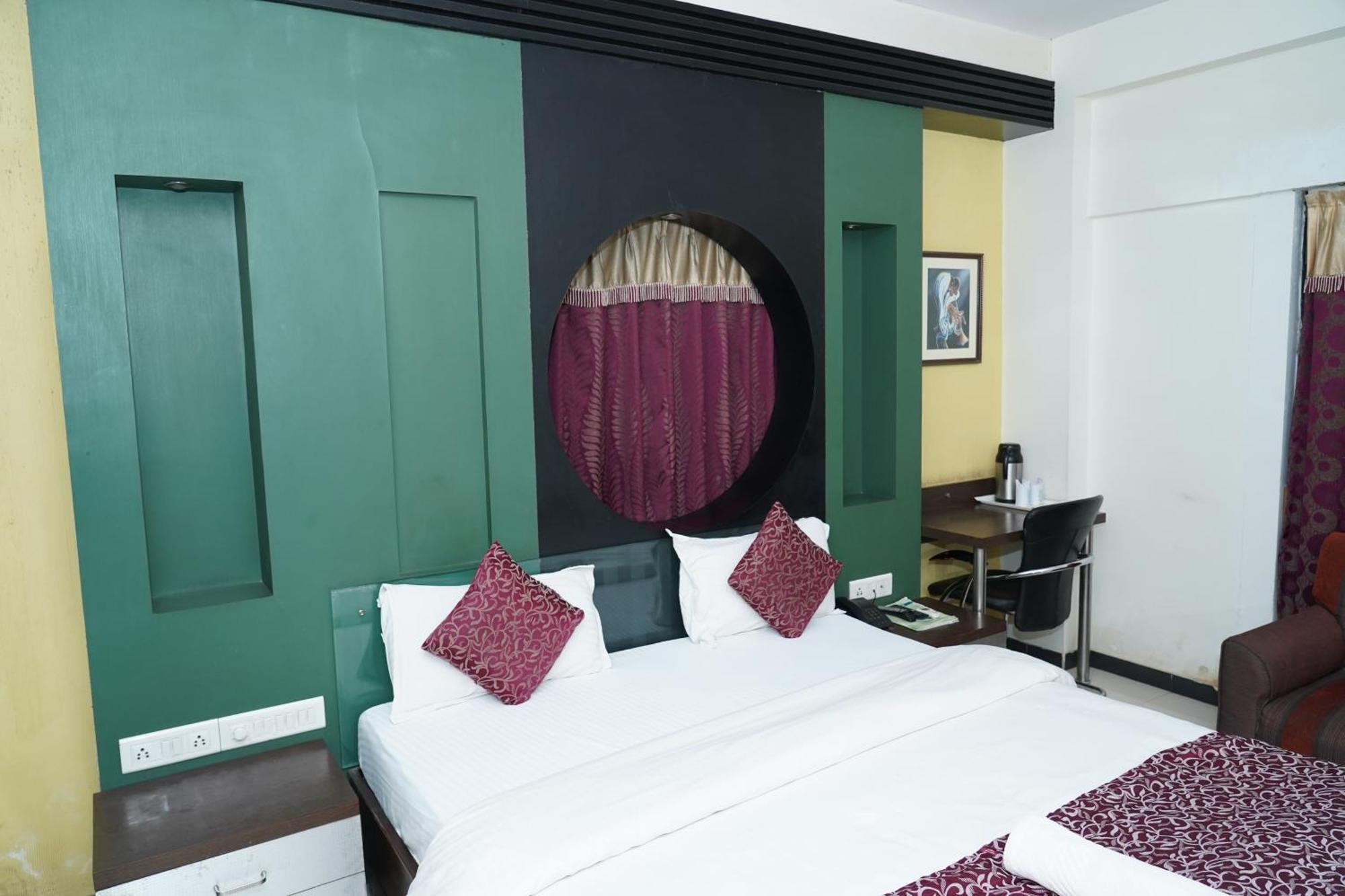 Marshall The Grand Hotel Amhedabad Dış mekan fotoğraf