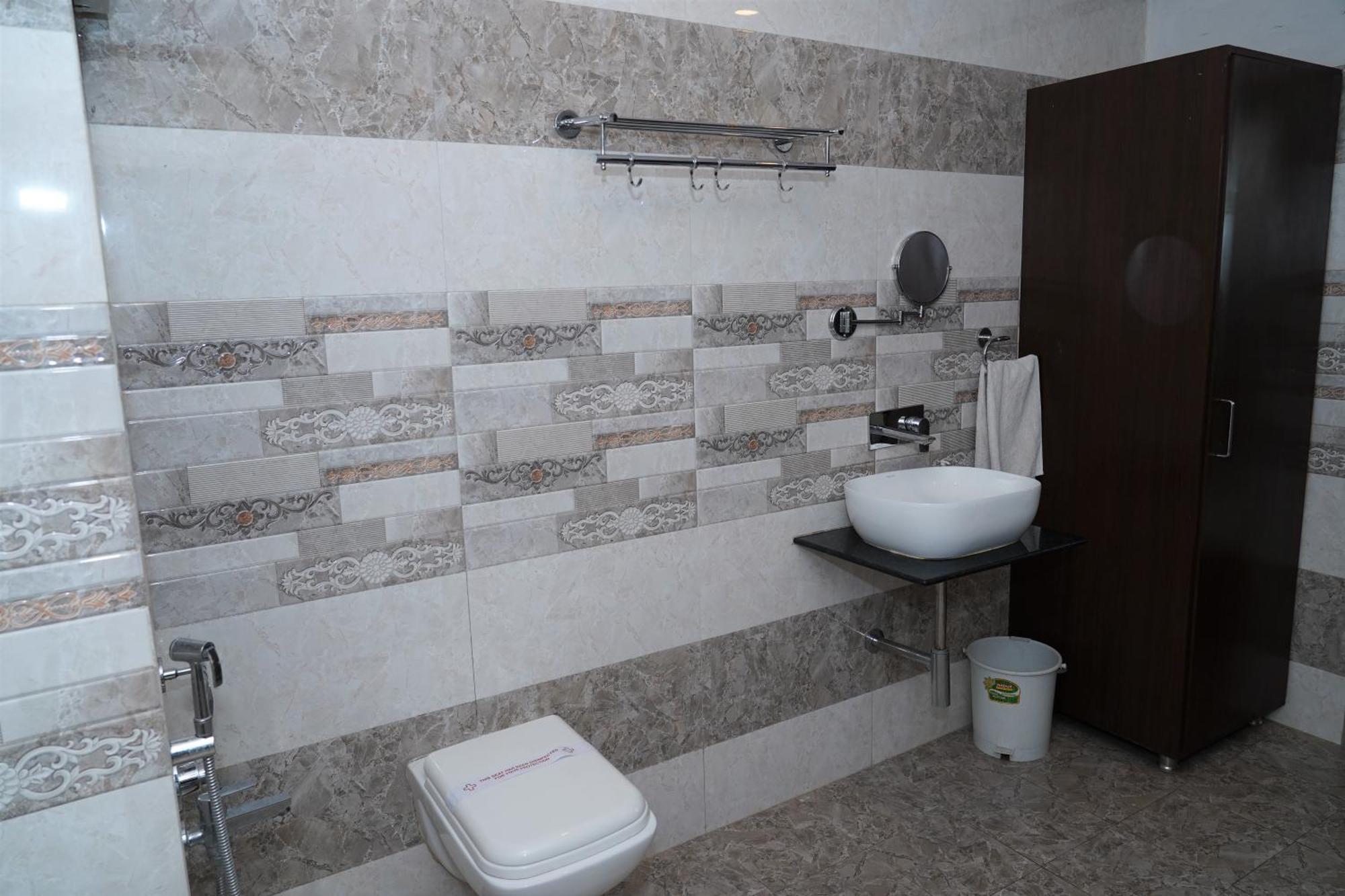 Marshall The Grand Hotel Amhedabad Dış mekan fotoğraf