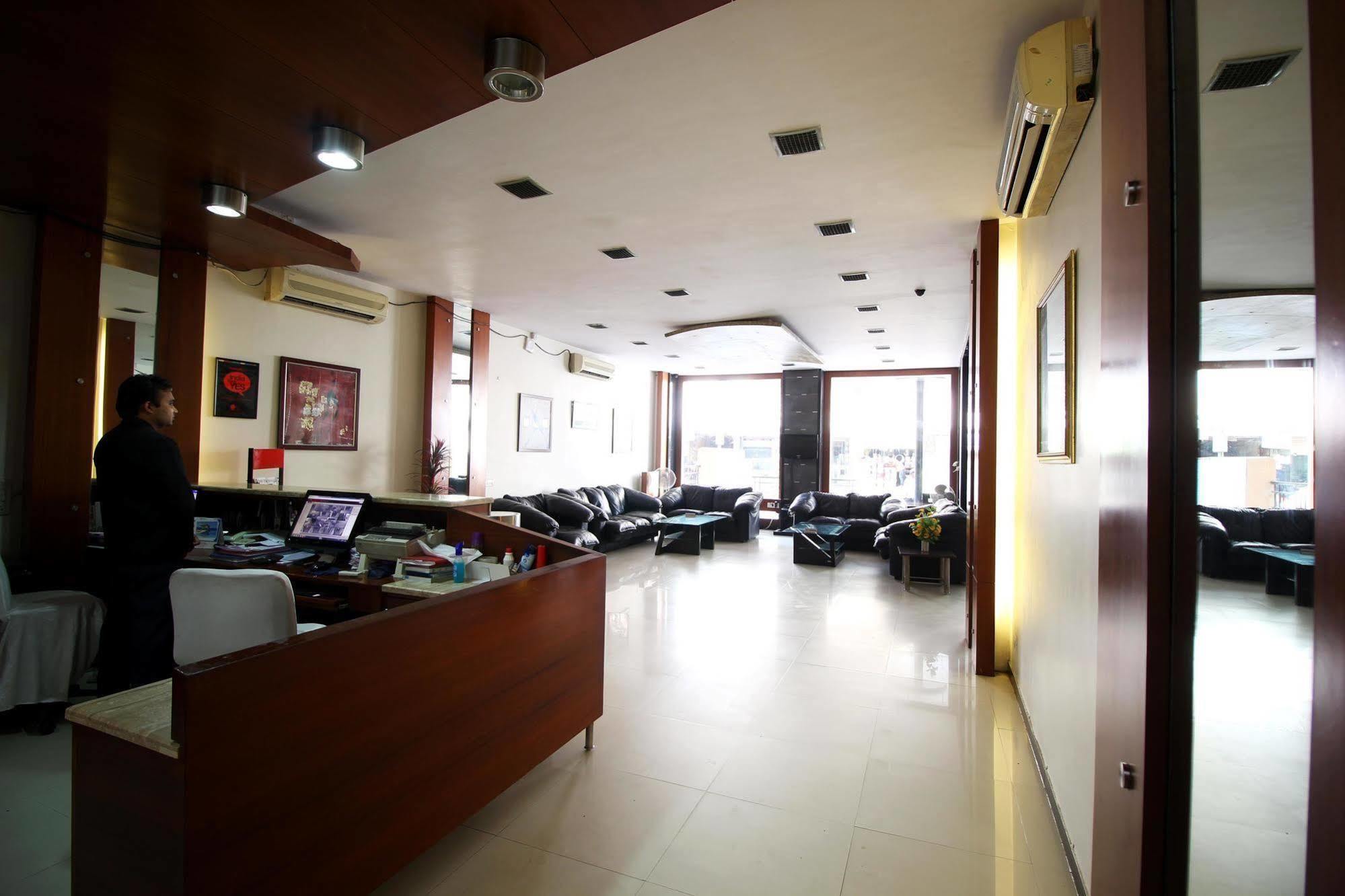 Marshall The Grand Hotel Amhedabad Dış mekan fotoğraf