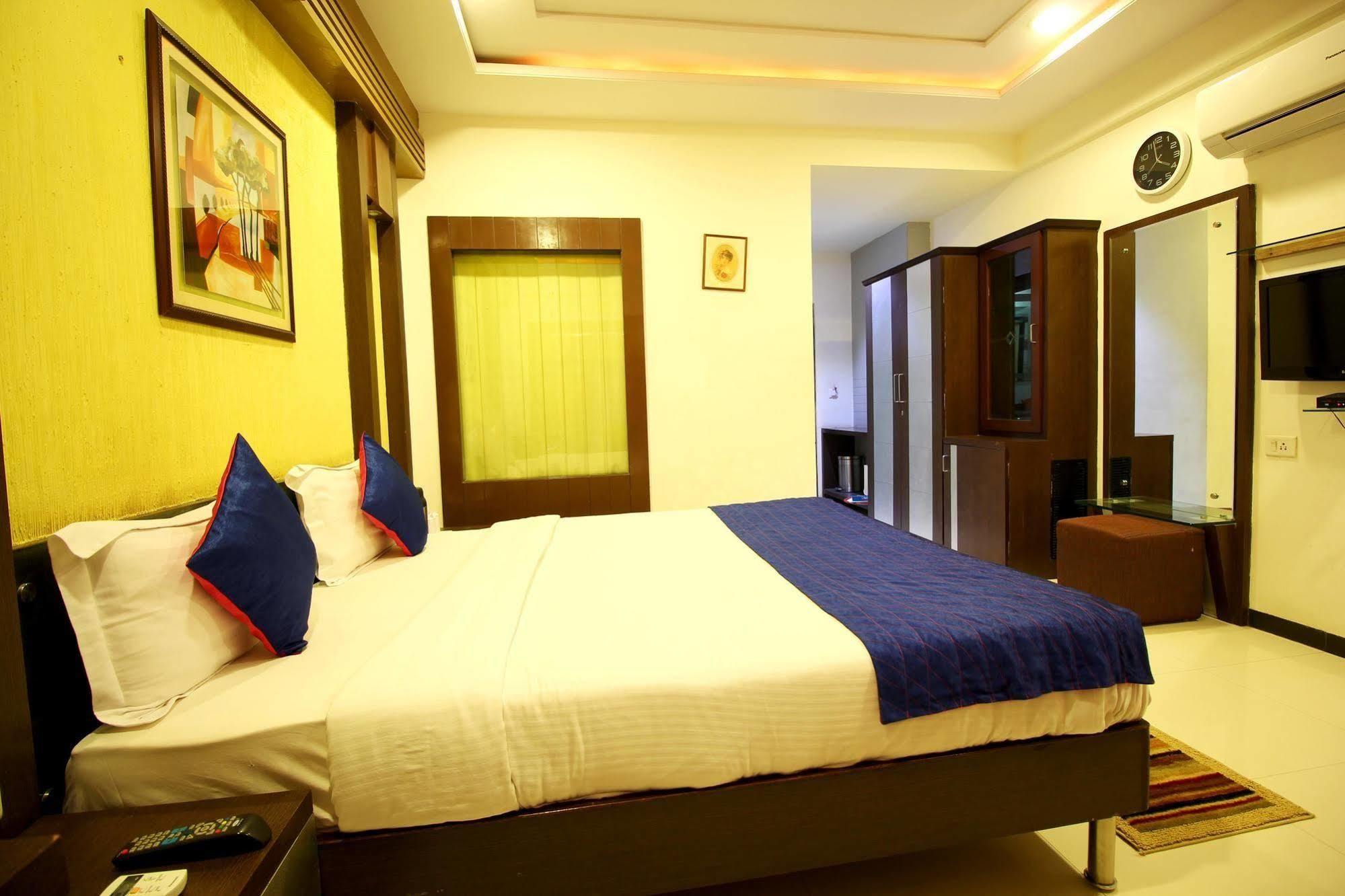 Marshall The Grand Hotel Amhedabad Dış mekan fotoğraf