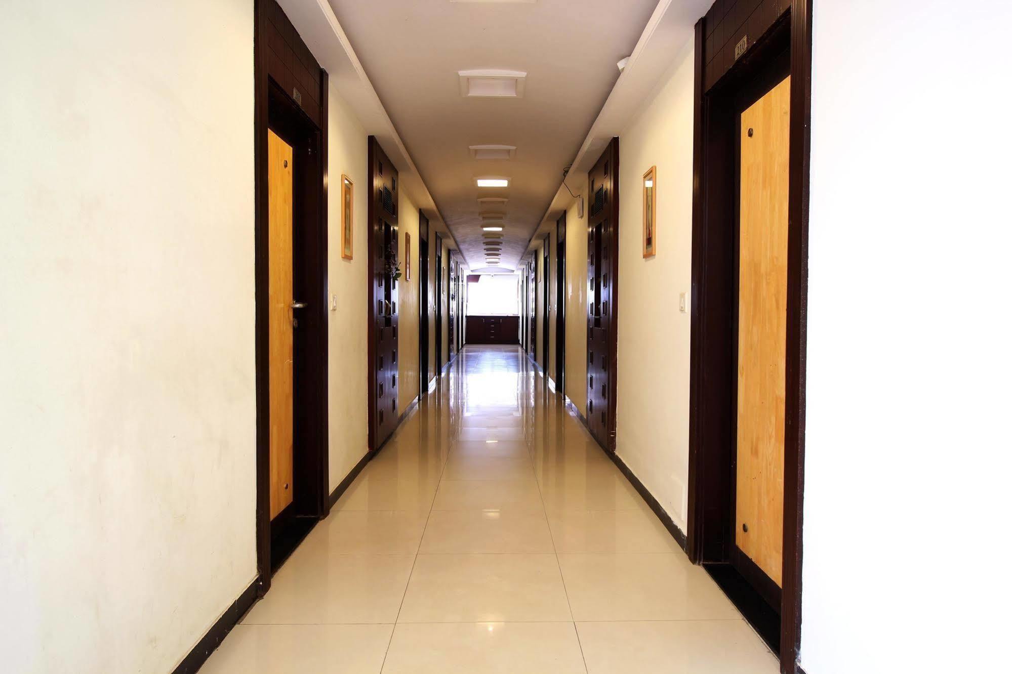 Marshall The Grand Hotel Amhedabad Dış mekan fotoğraf